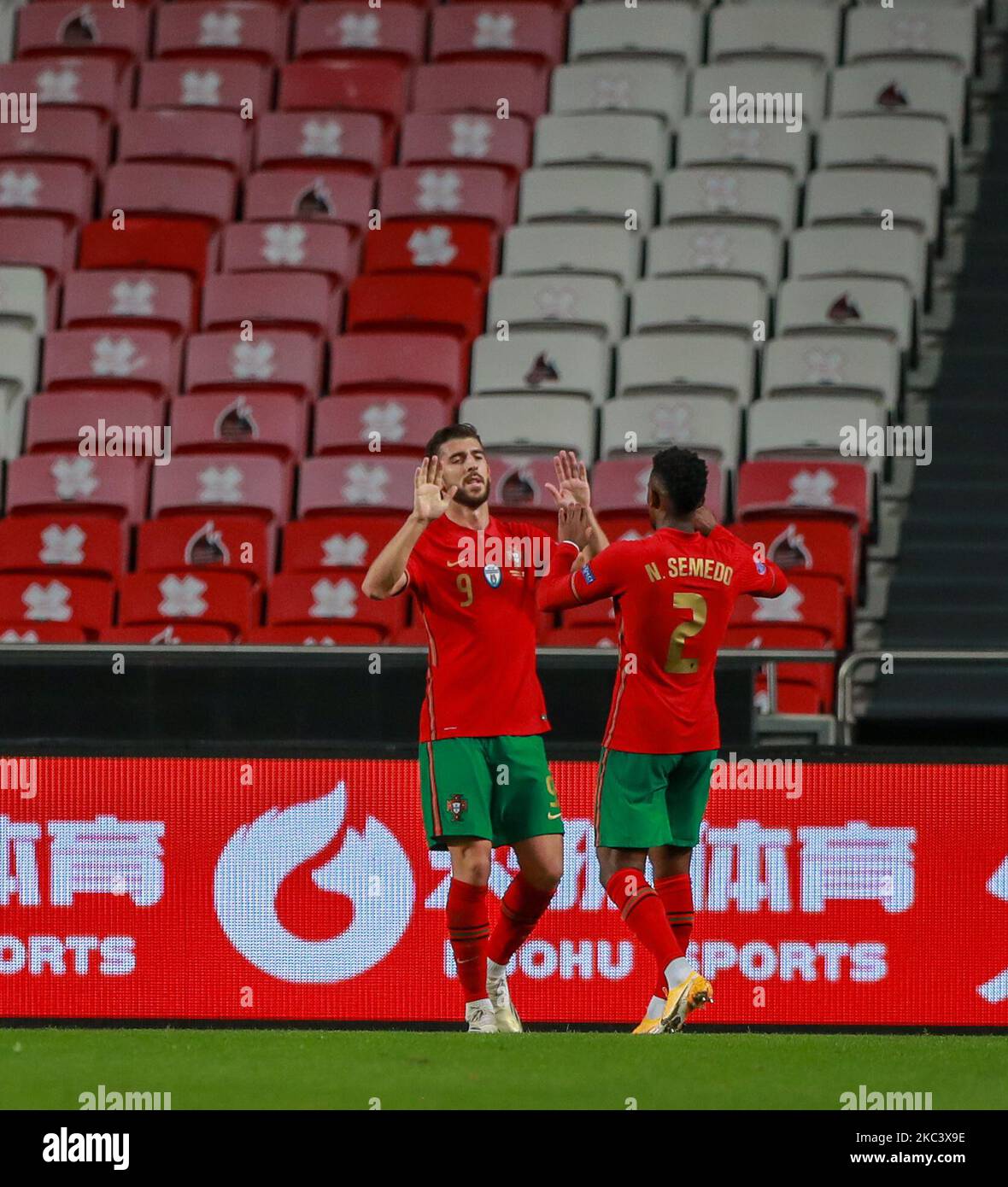 Paulinho di Portogallo e SC Braga festeggia dopo aver segnato un gol durante la partita internazionale amichevole tra Portogallo e Andorra allo stadio Luz il 11 novembre 2020 a Lisbona Portogallo (Foto di Paulo Nascimento/NurPhoto) Foto Stock