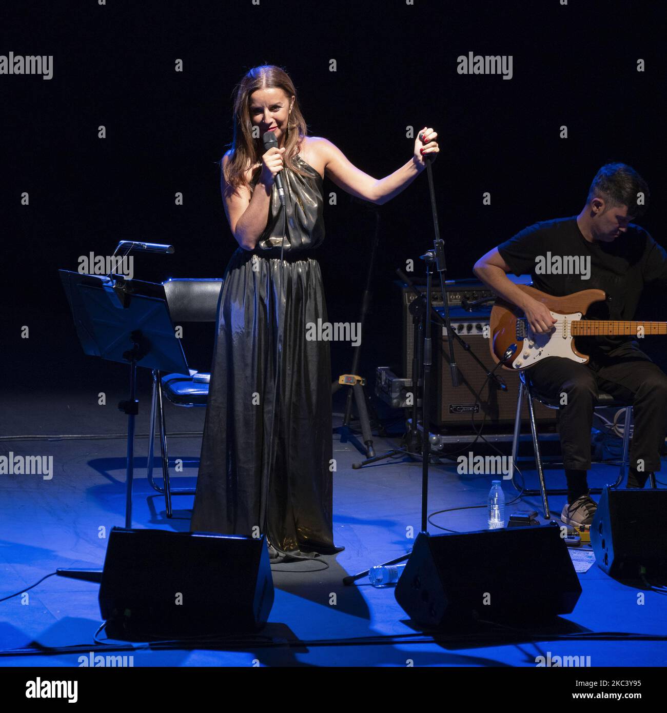 La cantante Mariola Membrives durante la sua esibizione su canzoni spagnole  Lorca al Madrid International Jazz Festival, Spagna, il 11 novembre 2020.  (Foto di Oscar Gonzalez/NurPhoto Foto stock - Alamy
