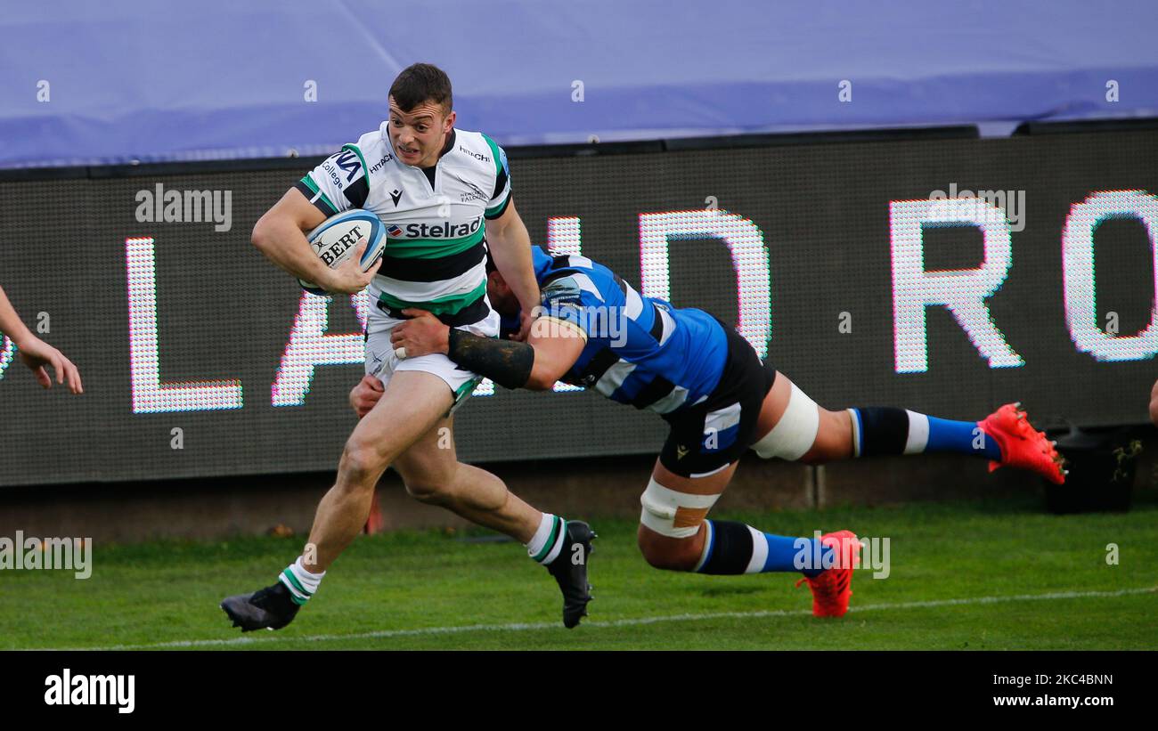 Adam Radwan di Newcastle Falcons assume la difesa di Bath durante la partita della Gallagher Premiership tra Bath Rugby e Newcastle Falcons presso il Recreation Ground di Bath domenica 22nd novembre 2020. (Foto di Chris Lishman/MI News/NurPhoto) Foto Stock