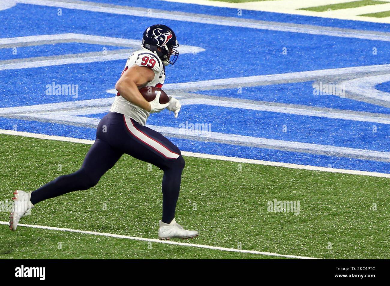 Houston Texans fine difensiva J.J. Watt (99) fa il tifo per un touchdown durante la prima metà di una partita di football tra i Detroit Lions e gli Houston Texans a Detroit, Michigan USA, giovedì 26 novembre 2020. (Foto di Amy Lemus/NurPhoto) Foto Stock