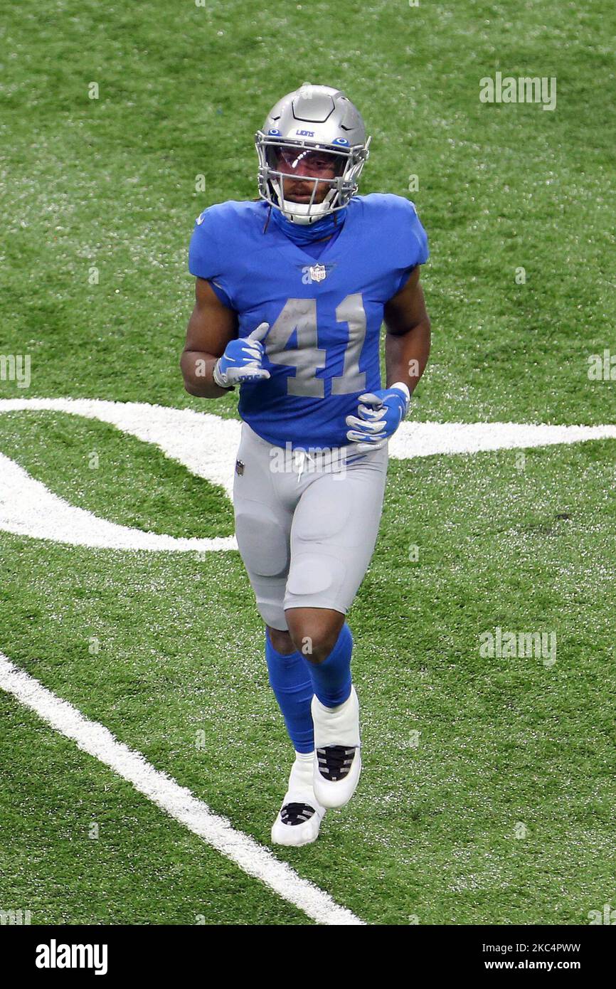 I Detroit Lions che corrono indietro Jonathan Williams (41) corrono fuori campo dopo una partita durante la prima metà di una partita di football tra i Detroit Lions e gli Houston Texans a Detroit, Michigan USA, giovedì 26 novembre 2020. (Foto di Amy Lemus/NurPhoto) Foto Stock