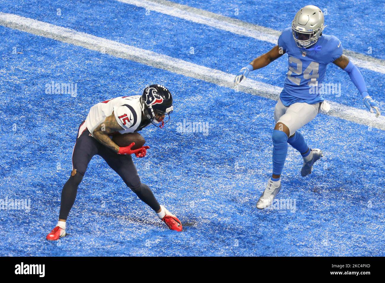 Il ricevitore Will Fuller (15) di Houston Texans cattura la palla nella zona finale per un touchdown durante la prima metà di una partita di football tra i Detroit Lions e gli Houston Texans a Detroit, Michigan USA, giovedì 26 novembre 2020. (Foto di Amy Lemus/NurPhoto) Foto Stock