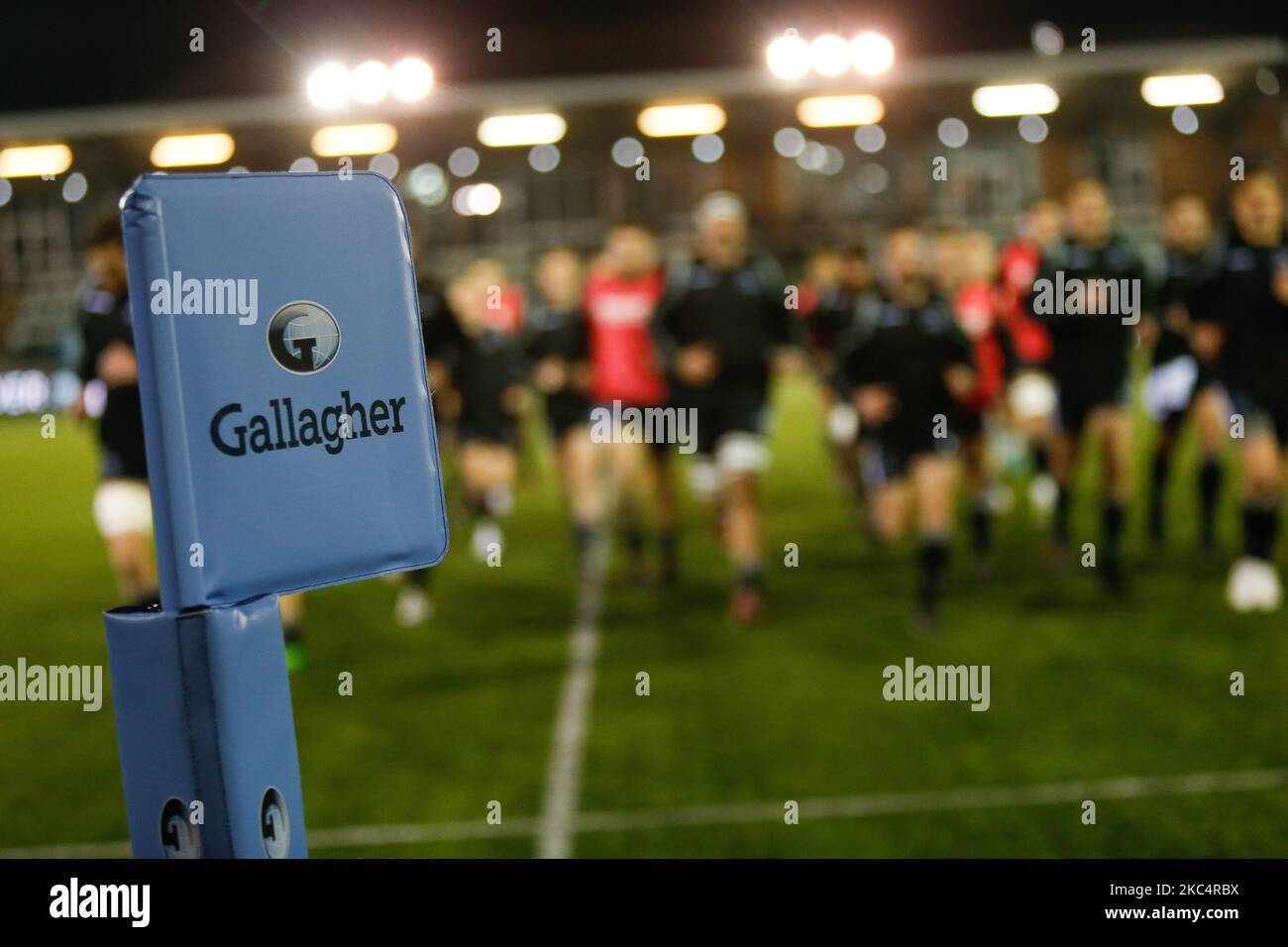 I giocatori di Falcons escono per il loro riscaldamento prima della partita della Gallagher Premiership tra i Falcons di Newcastle e i saldi squali a Kingston Park, Newcastle, venerdì 27th novembre 2020. (Foto di Chris Lishman/MI News/NurPhoto) Foto Stock