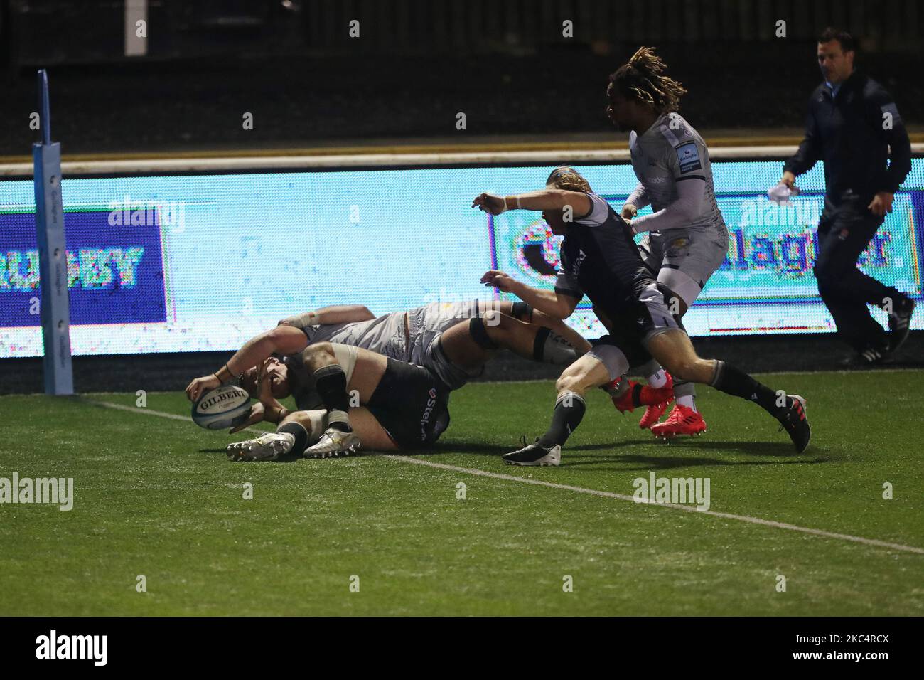 Cobus Wiese (sale Sharks) segna un tentativo di metterli in testa durante la partita Gallagher Premiership tra Newcastle Falcons e sale Sharks a Kingston Park, Newcastle venerdì 27th novembre 2020. (Foto di Mark Fletcher/MI News/NurPhoto) Foto Stock