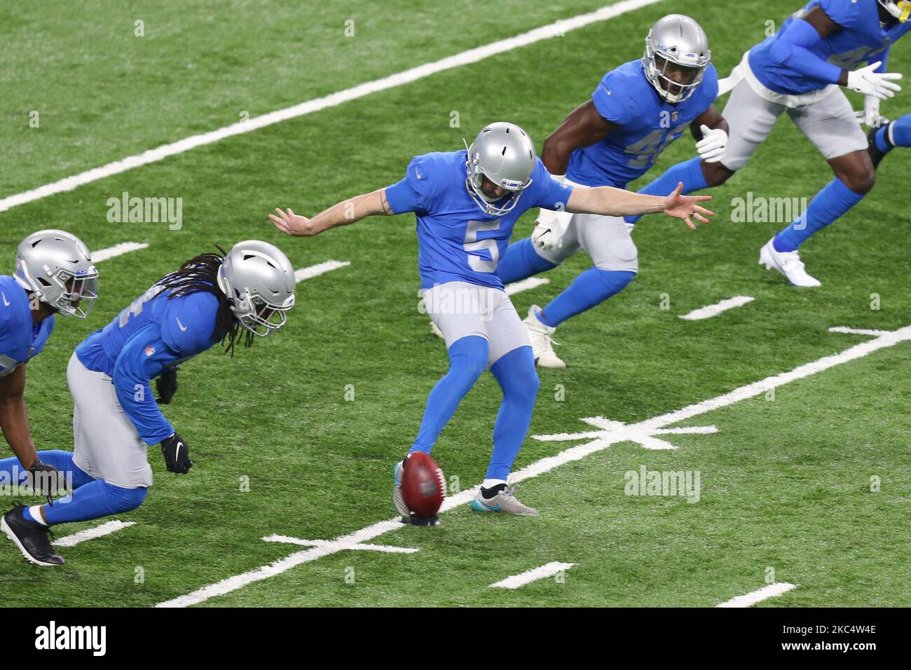 Matt Prater, calciatore dei Detroit Lions (5), prende il via nella seconda metà di una partita di football tra gli Houston Texans e i Detroit Lions a Detroit, Michigan USA, giovedì 26 novembre 2020. (Foto di Amy Lemus/NurPhoto) Foto Stock