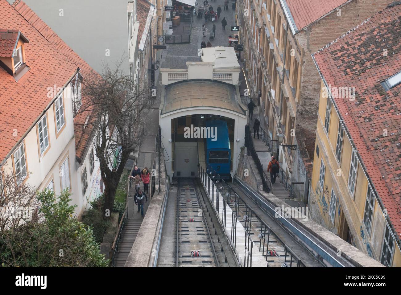 ZAGABRIA, CROAZIA-4 gennaio 2020: La funicolare di Zagabria in via Tomic, che collega Ilica con la passeggiata Strossmayer a nord. La sua pista di 66 metri ma Foto Stock