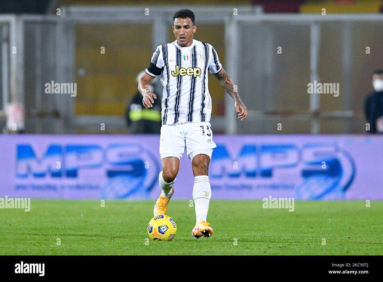 Danilo della Juventus FC durante la Serie Un incontro tra Benevento Calcio e Juventus FC allo Stadio Ciro Vigorito, Benevento, Italia il 28 novembre 2020. (Foto di Giuseppe Maffia/NurPhoto) Foto Stock