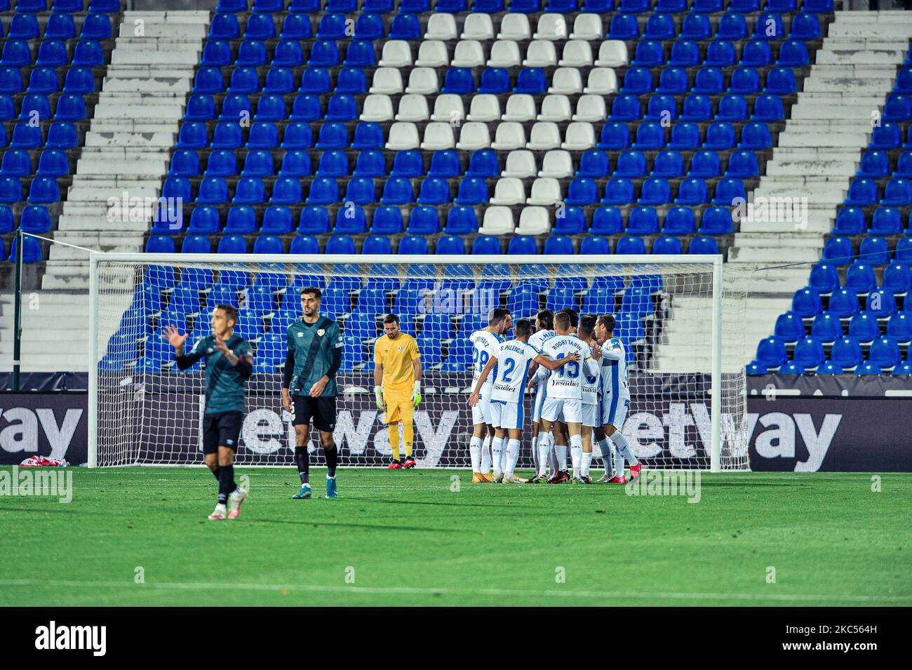 Javi Hernandez, Sergi Palencia, Rodrigo Tarin, Ignasi Miquel e Ruben Perez durante la partita della Liga SmartBank tra CD Leganes e Rayo Vallecano all'Estadio Municipal de Butarque il 02 dicembre 2020 a Leganes, Spagna. (Foto di Rubén de la Fuente Pérez/NurPhoto) Foto Stock