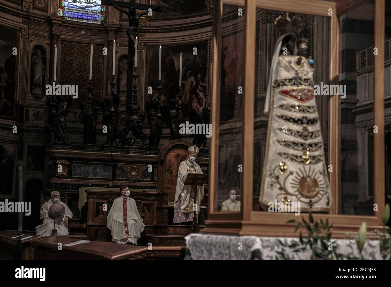 46 la brigata aerea dell'aeronautica italiana celebra la beata vergine di Loreto il 10 dicembre 2020 a Pisa. Eccezionalmente quest'anno, nel centenario del Pontificio Brief del 24 marzo 1920, che ha fatto della Madonna di Loreto Patrona di tutti gli aviatori, le celebrazioni si sono svolte nella famosa cattedrale di Pisa invece di Roma, a causa di alcuni ritardi causati dalla pandemia di Covid-19. (Foto di Enrico Mattia del Punta/NurPhoto) Foto Stock