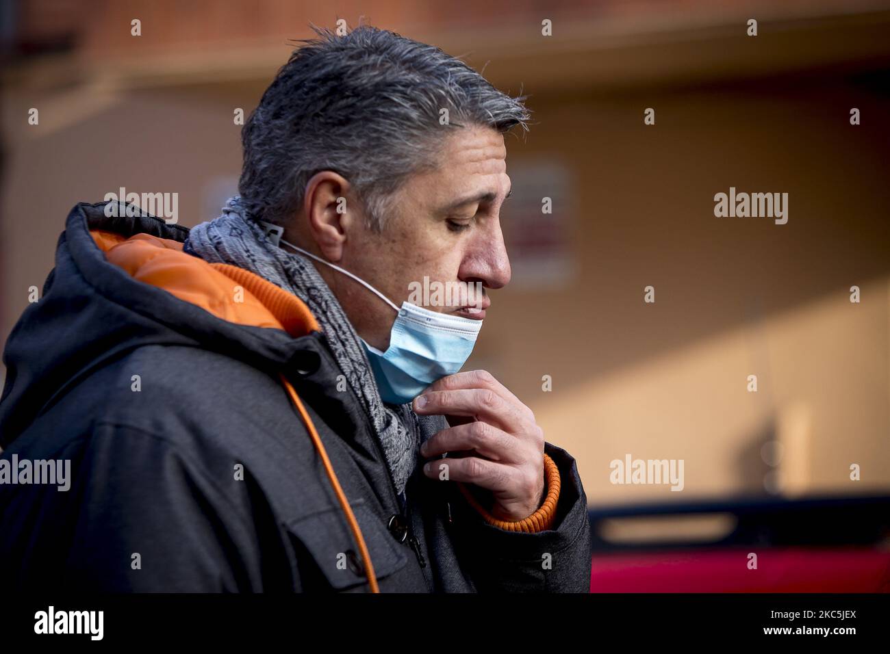 Xavier Garcia-Albiol, sindaco di Badalona. Tre migranti sub-sahariani senza casa e ventisette feriti gravemente nel fuoco di un edificio industriale occupato a Badalona, vicino a Barcellona. Poi, alcuni degli abitanti della fabbrica si sono espressi contro ciò che considerano un'azione razzista da parte del consiglio comunale, governato dal leader del PP Xavier Garcia-Albiol. A Badalona, Barcellona, Catalogna, Spagna, il 10 dicembre, 2020. (Foto di Albert Llop/NurPhoto) Foto Stock