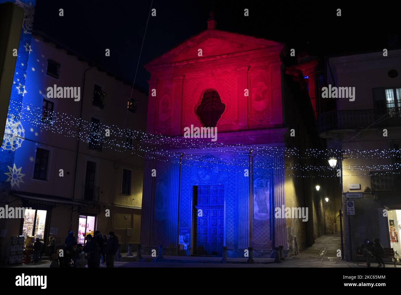 Natale a Giaveno (Torino) con l'incantevole spettacolo di luci o proiezione di luci del 19 dicembre 2020. (Foto di Massimiliano Ferraro/NurPhoto) Foto Stock