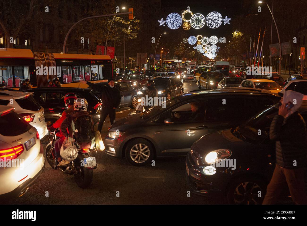 Dimostrazione del settore dello spettacolo dopo le restrizioni del coronavirus, a Barcellona, in Spagna, il 21 dicembre 2020. (Foto di Charlie Perez/NurPhoto) Foto Stock