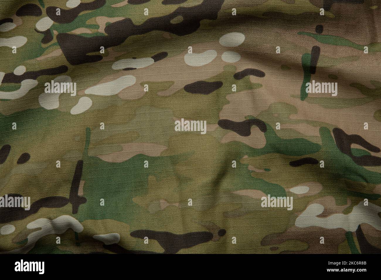 Forza armata multicolore tessuto mimetizzato sfondo texture. Foto Stock