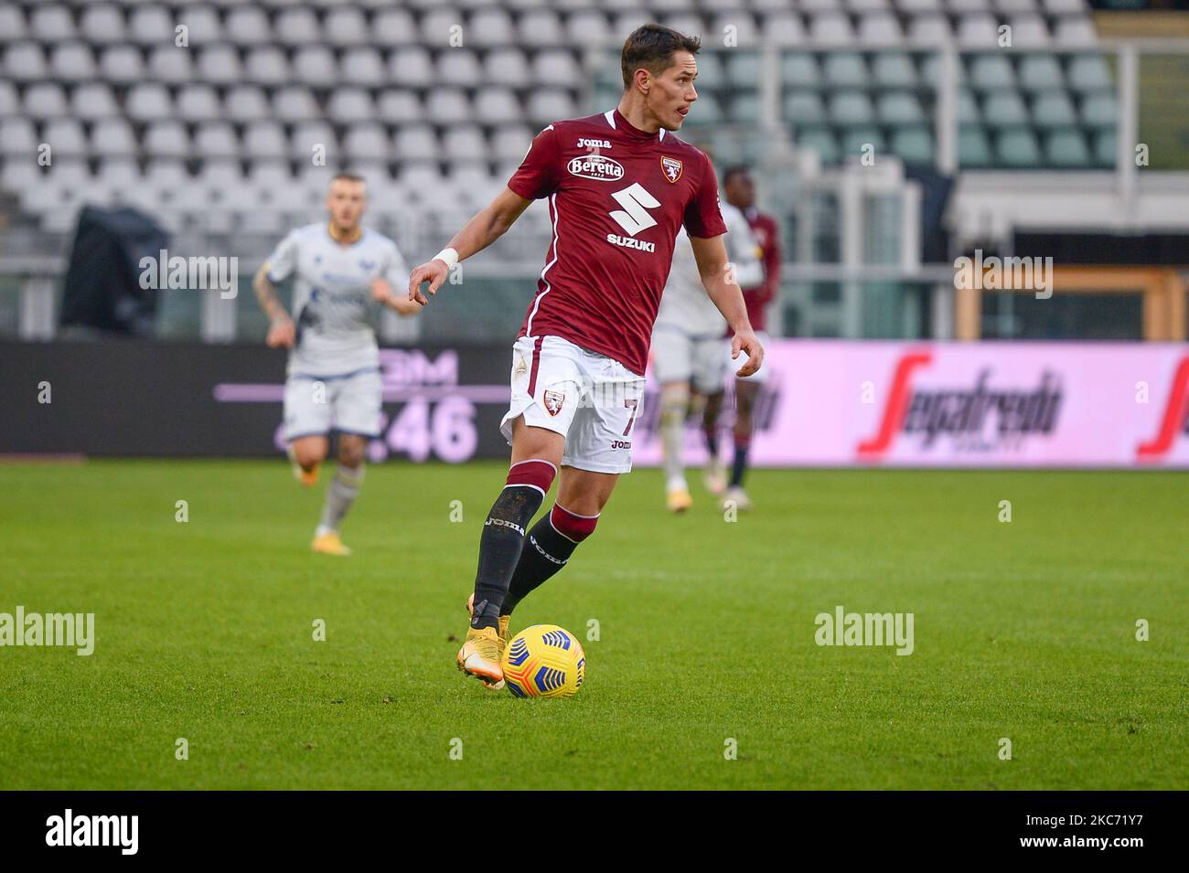 SASA Lukic di Torino FC durante la Serie Una partita di calcio tra Torino FC e Hellas Verona FC allo Stadio Olimpico Grande Torino il 6 gennaio 2021 a Torino. Gli stadi sportivi in Italia restano soggetti a rigorose restrizioni a causa della pandemia di Coronavirus, in quanto le leggi governative di allontanamento sociale vietano ai fan di entrare nei locali, con conseguente gioco a porte chiuse (Foto di Alberto Gandolfo/NurPhoto) Foto Stock