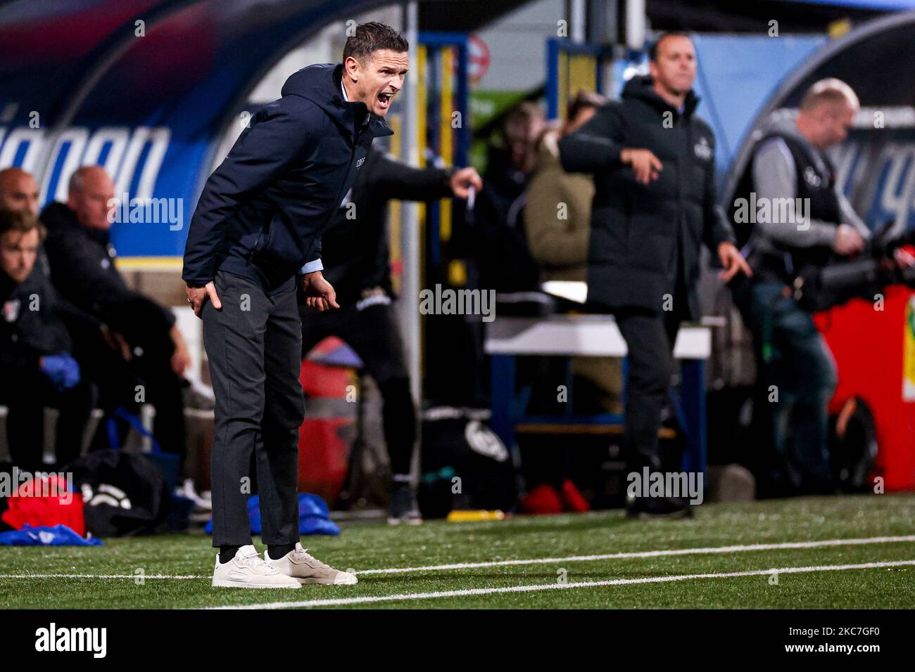 LEEUWARDEN, PAESI BASSI - 4 NOVEMBRE: Head Coach Rogier Meijer di N.C.A. urla durante la partita olandese di Eredivie tra SC Cambuur e N.C.A. allo stadio di Cambuur il 4 novembre 2022 a Leeuwarden, Paesi Bassi (Foto di Henk Jan Dijks/Orange Pictures) Credit: Orange Pics BV/Alamy Live News Foto Stock