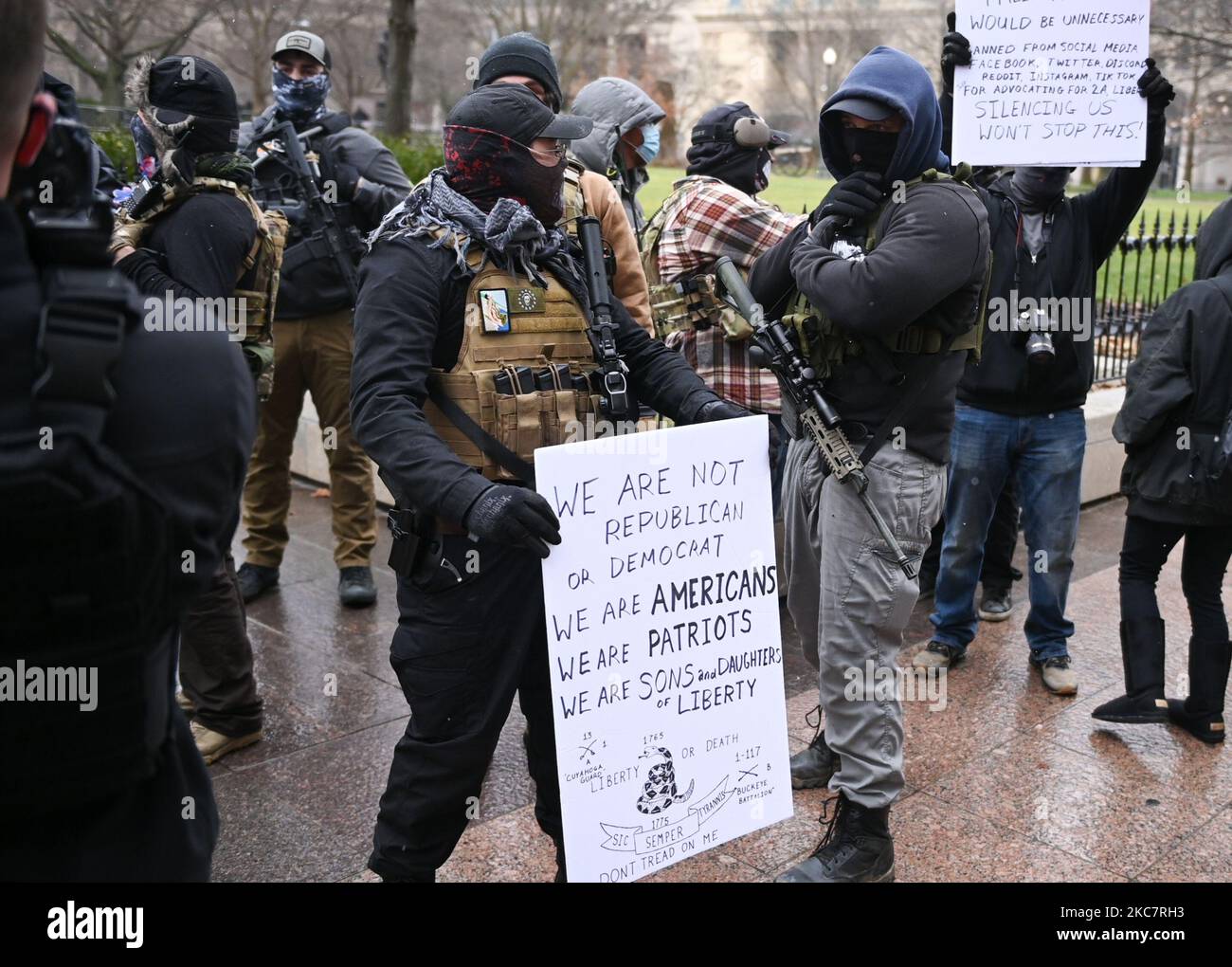 Armata Boogaloo Bois rally a Columbus, Ohio il 17th gennaio 2021 in parte di eventi a lungo pianificato che hanno avuto luogo in più capitoli di stato con Ohio National Guard e forze dell'ordine in piedi. (Foto di Zach D Roberts/NurPhoto) Foto Stock