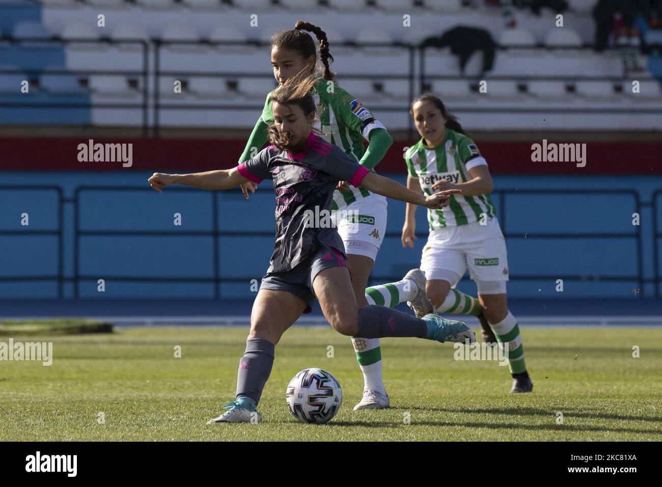 Laura Dominguez di Madrid CFF celebra un gol durante la Primera Iberdrola match tra Real Betis e Madrid CFF a Ciudad Deportiva Luis del Sol a Siviglia, Spagna. (Foto di DAX Images/NurPhoto) Foto Stock