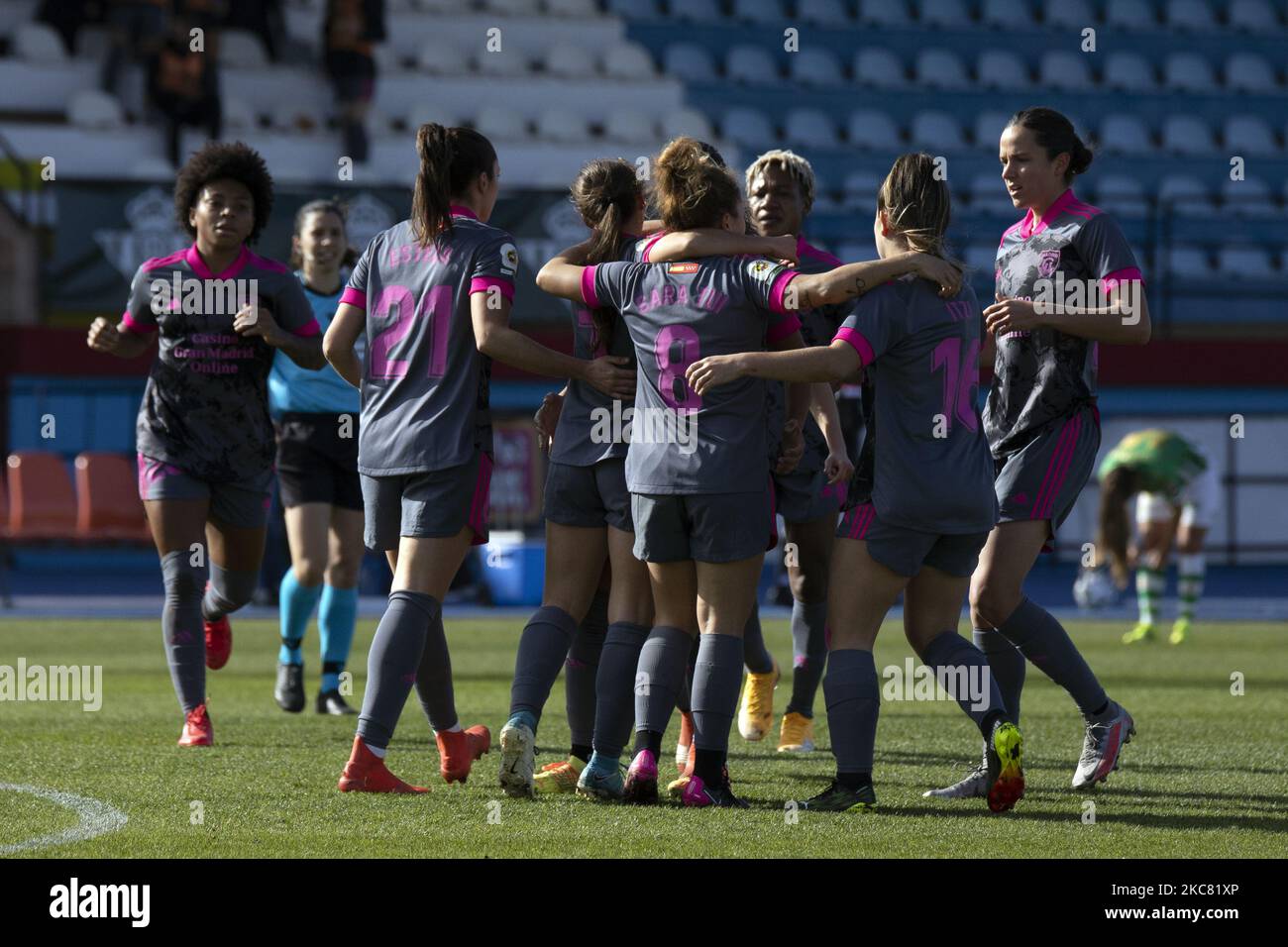 Laura Dominguez di Madrid CFF celebra un gol durante la Primera Iberdrola match tra Real Betis e Madrid CFF a Ciudad Deportiva Luis del Sol a Siviglia, Spagna. (Foto di DAX Images/NurPhoto) Foto Stock