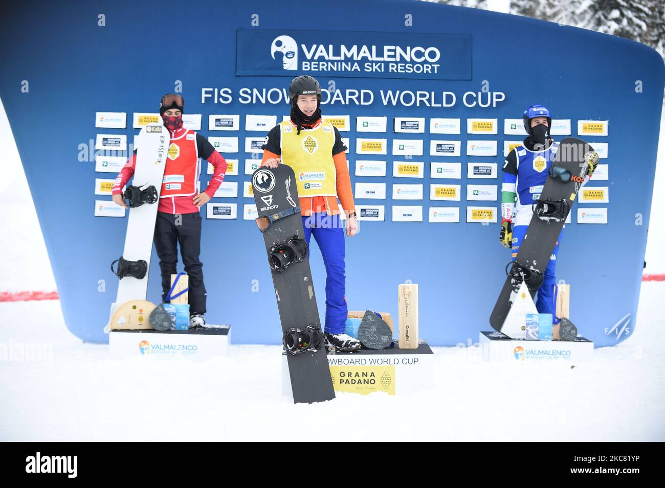 Glenn De Blois vince la finale del primo giro di snowboard cross (SBX) Coppa del mondo a Chiesa in Valmalenco, Sondrio, Italia, 22 gennaio 2021 (Foto di Andrea Diodato/NurPhoto) Foto Stock