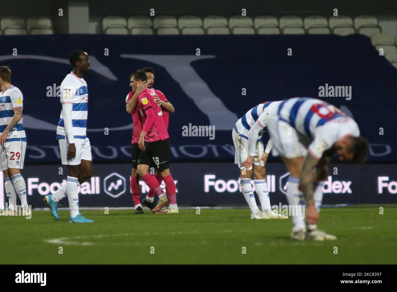 La squadra della contea di Derby festeggia la vittoria durante la partita del campionato Sky Bet tra i Queens Park Rangers e la contea di Derby al Kiyan Prince Foundation Stadium, Shepherd's Bush, Londra, sabato 23rd gennaio 2021. (Foto di Federico Maranesi/MI News/NurPhoto) Foto Stock