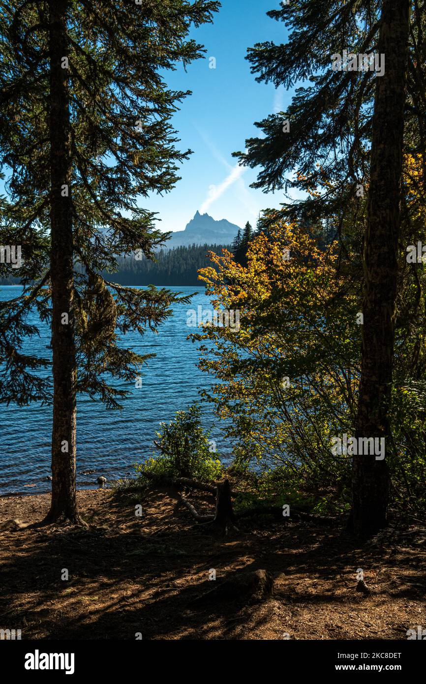 Three Finger Jack dal lago Marion, nella regione del monte Jefferson dell'Oregon centrale Foto Stock
