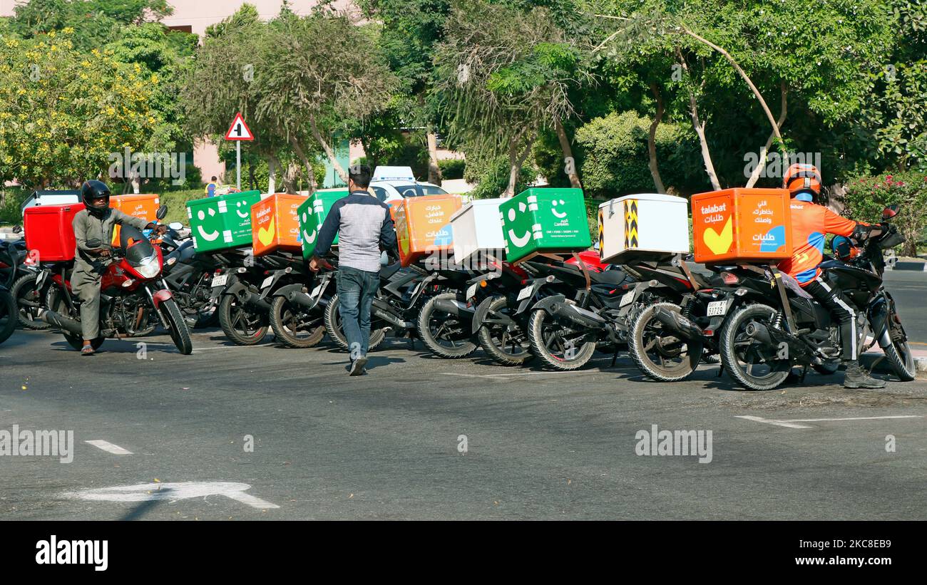 Dubai, Emirati Arabi Uniti - 28 settembre 2022 servizio di consegna cibo a domicilio con due ruote negli Emirati Arabi Uniti Foto Stock