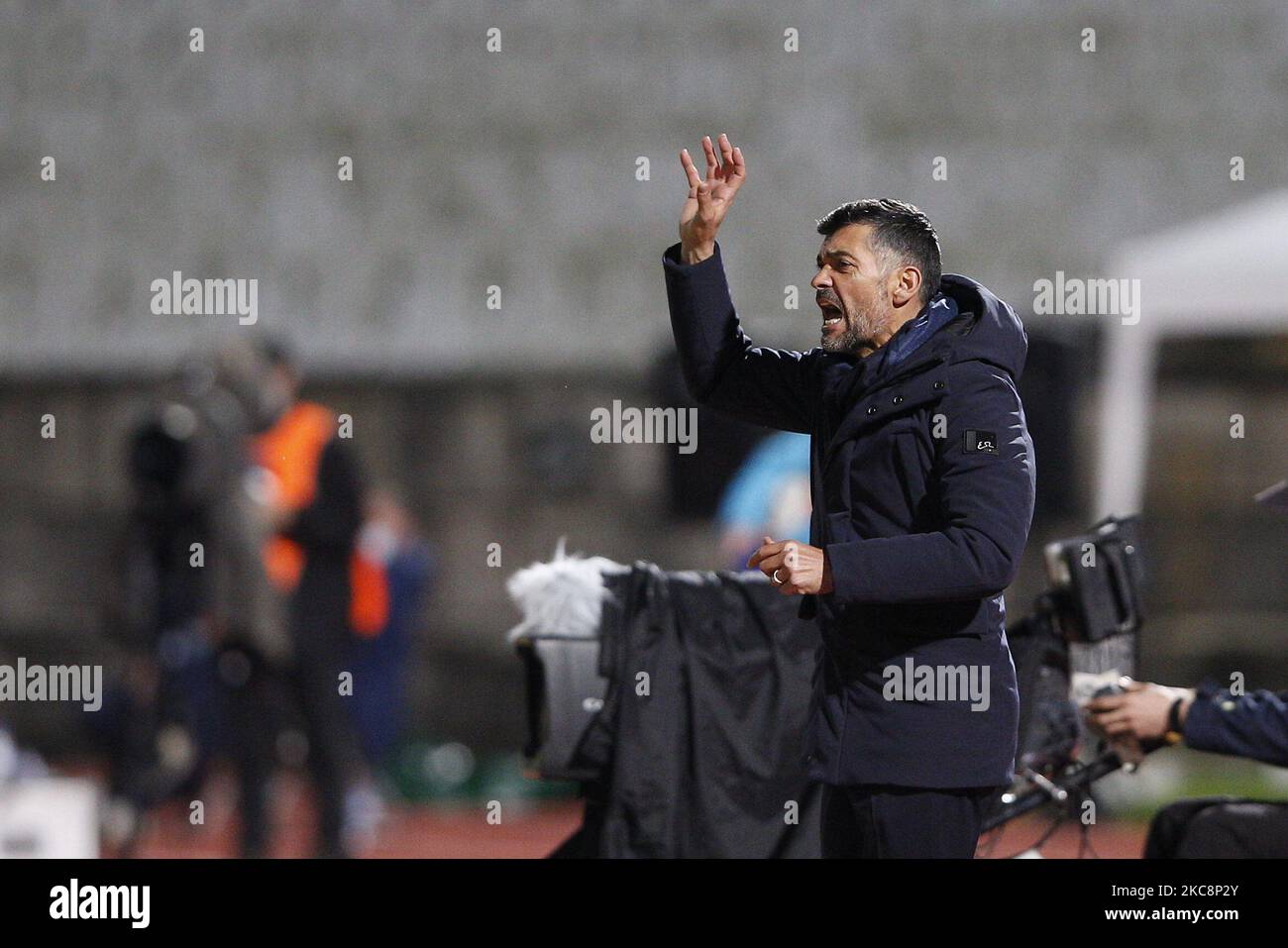 Futebol Clube do Porto coach Sergio Conceio reazione durante il gioco per Liga NOS tra Belenenses SAD e FC Porto, a Estdio Nacional, Lisboa, Portogallo, 04, Febbraio, 2021 (Foto di JoÃ£o Rico/NurPhoto) Foto Stock