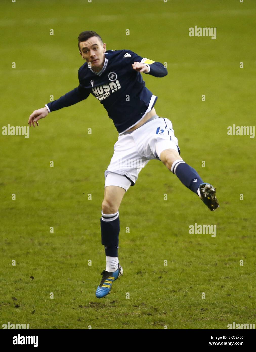 Shaun Williams di Millwall durante il Campionato Sky Bet tra Millwall e Sheffield Mercoledì al Den Stadium, Londra il 06th febbraio, 2021 (Photo by Action Foto Sport/NurPhoto) Foto Stock