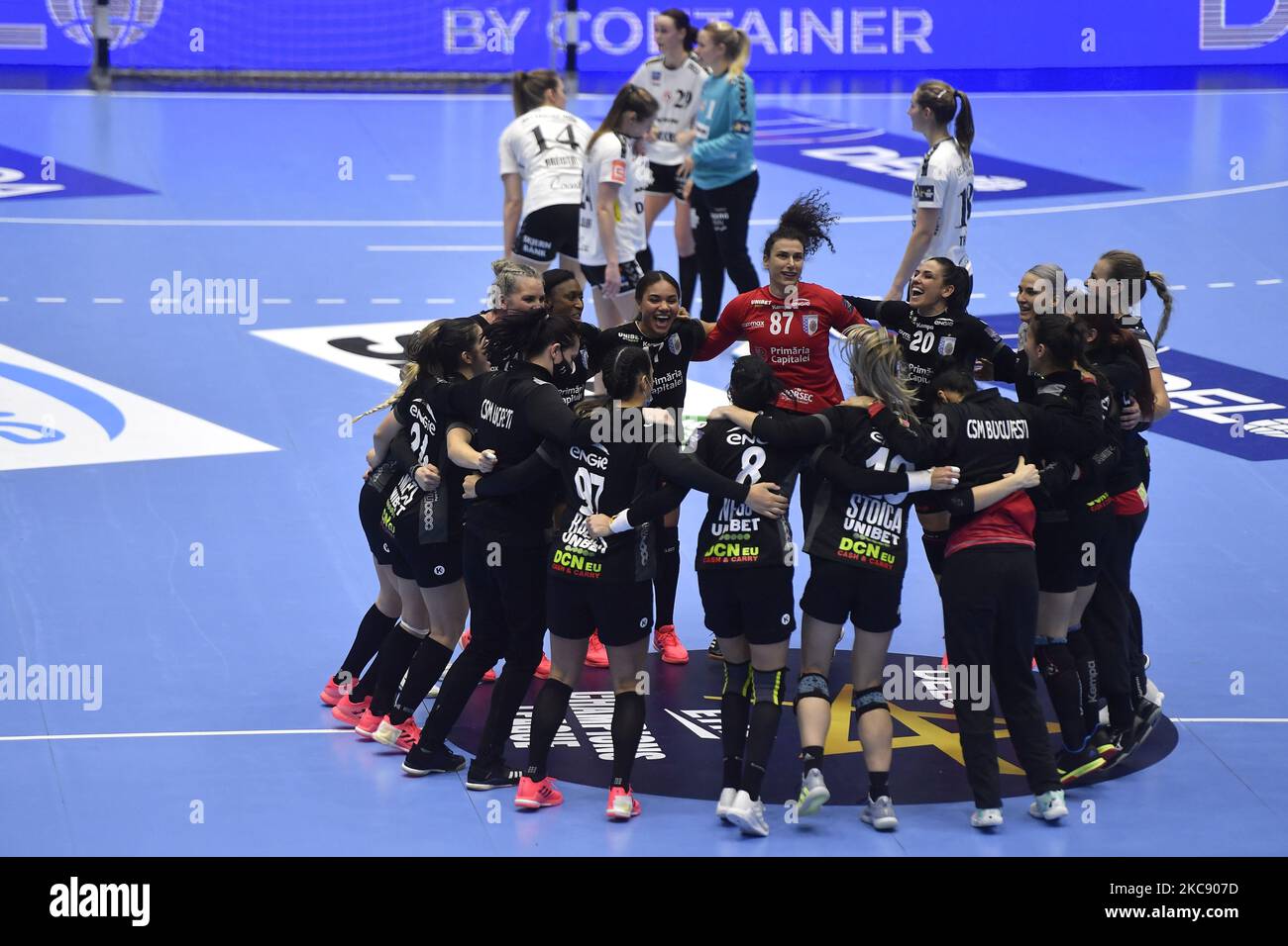 Cristina Neagu, Carmen Martin, Jelena Grubisic, crina Pintea, Siraba Dembele, Eizabeth Omoregie, Martine Smets, Andrea Klikovac, crina Pintea di CSM Bucarest in azione durante la partita tra CSM Bucarest e il Team Esbjerg il 6 febbraio 2021 a Bucarest, Romania. (Foto di Alex Nicodim/NurPhoto) Foto Stock