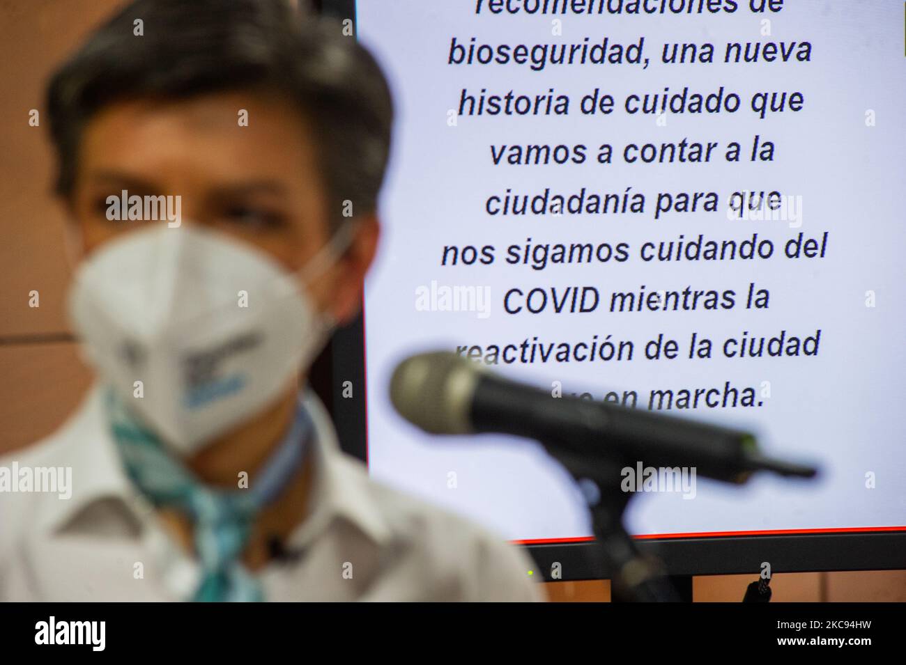 Il sindaco di Bogotà, Claudia Lopez insieme al Sottosegretario alla Salute, annuncia una nuova campagna di autoconsapevolezza e di allontanamento sociale in occasione della prossima vaccinazione COVID-19 a Bogotà, in Colombia, il 11 febbraio 2021. Bogotà riceverà 7673 vaccini covid-19 per prevenire la diffusione della malattia al personale sanitario pubblico e privato. (Foto di Sebastian Barros/NurPhoto) Foto Stock