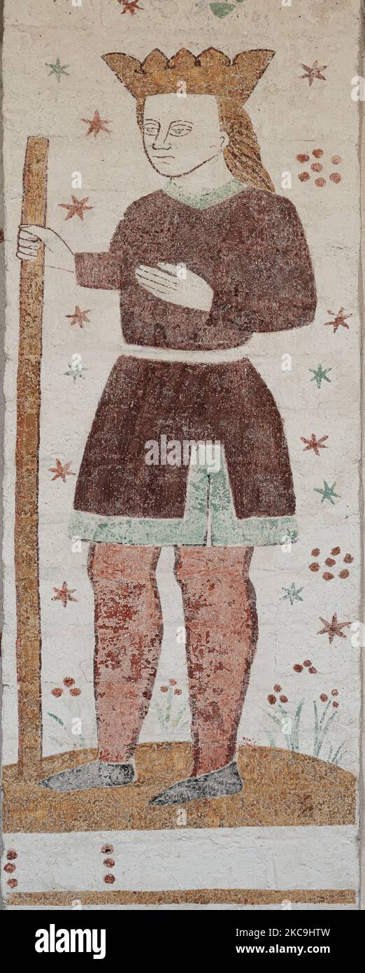 Uomo con un bastone, un affresco del 15th ° secolo nella chiesa di Fanefjord, Danimarca, 10 ottobre 2022 Foto Stock
