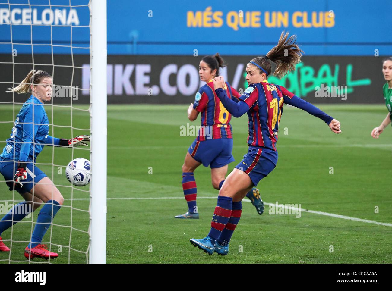 Alexia Putellas segna durante la partita tra il FC Barcelona e Fortuna Hjorring, corrispondente alla prima tappa della finale 1/8 della Womens UEFA Champions League, disputata al Johan Cruyff Stadium, il 03th marzo 2021, a Barcellona, Spagna. -- (Foto di Urbanandsport/NurPhoto) Foto Stock