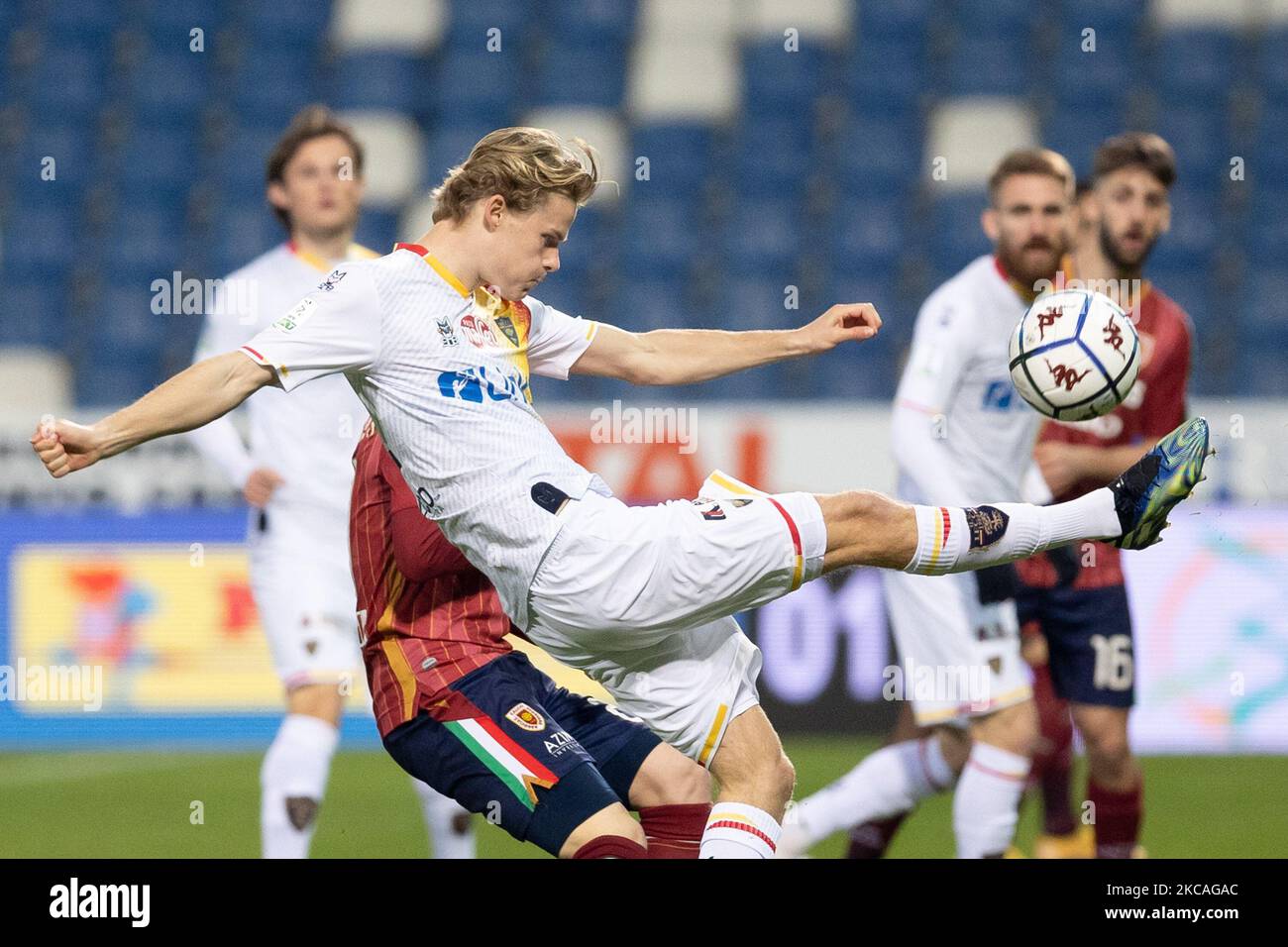 Morten Hjulmand di US Lecce in azione durante la partita di Serie B tra AC Reggiana e US Lecce allo Stadio Mapei - Città del Tricolore il 7 marzo 2021 a Reggio Emilia. (Foto di Emmanuele Ciancaglini/NurPhoto) Foto Stock