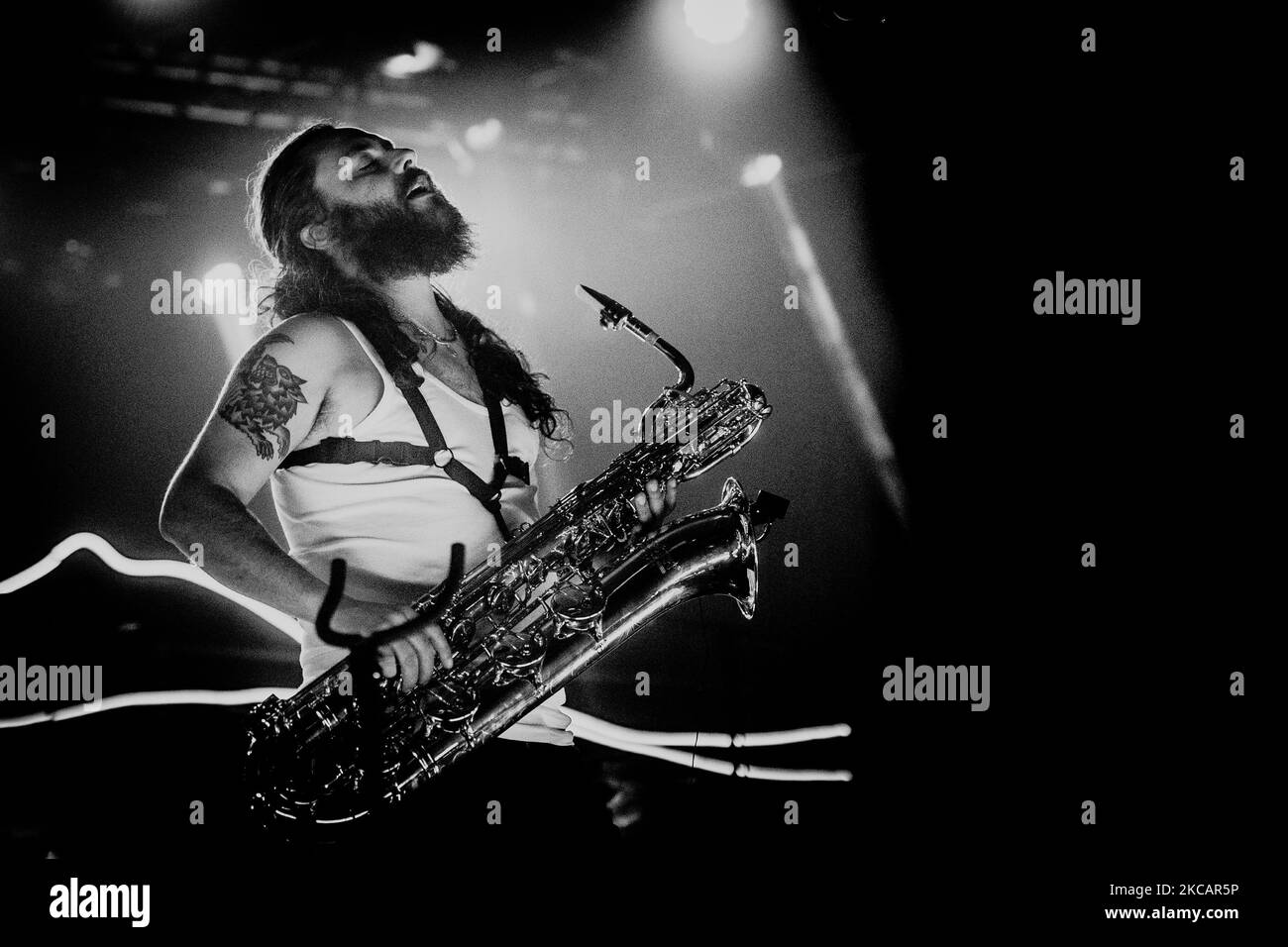 (L-R) Jorge Juan Mariscal, Joselito Maravillas, Jacobo Naya, David Ruiz, Caleb Melguizo, Alvar de Pablo e Nacho Mur di la Maravillosa Orquesta del Alcohol (la moda) si esibisce sul palco a la Riviera il 12 marzo 2021 a Madrid, Spagna. (Foto di Jon Imanol Reino/NurPhoto) Foto Stock