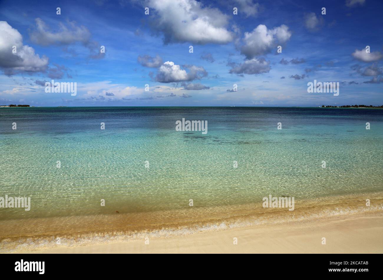 Spiaggia colorata delle Bahamas Foto Stock