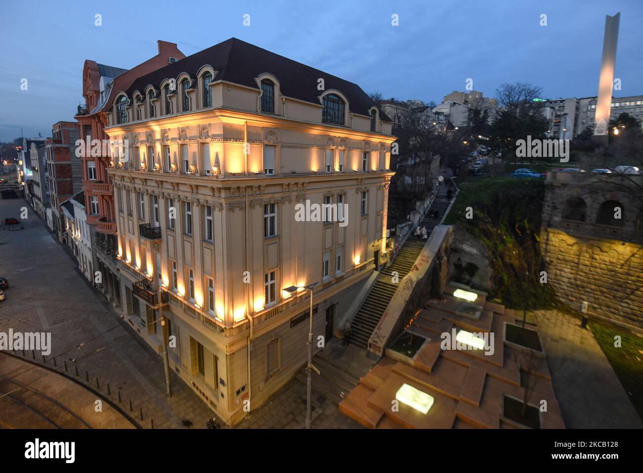 Skyline di Belgrado: Città vecchia sulla riva del fiume Sava in serata. Serbia Foto Stock