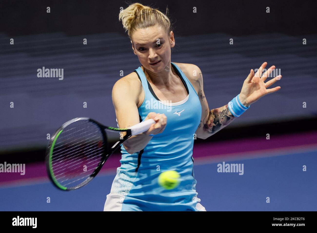 Tereza Martincova della Repubblica Ceca restituisce la palla a Ekaterina  Alexandrova della Russia durante la seconda partita del torneo di tennis  WTA St. Petersburg Ladies Trophy 2021 il 17 marzo 2021 alla