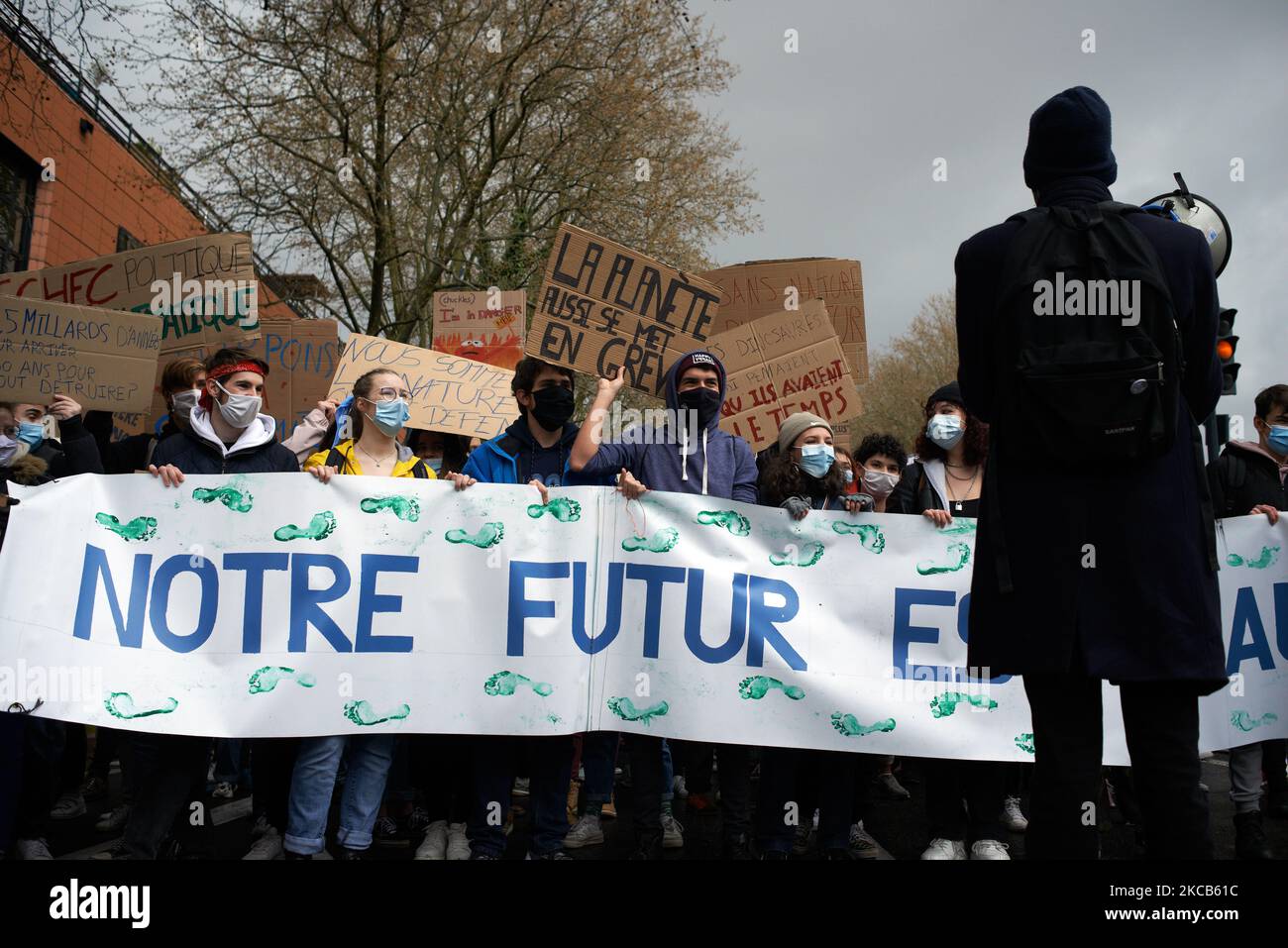 In seguito alla richiesta di Greta Thunberg di uno sciopero scolastico mondiale e di "venerdì per il futuro", gli studenti e gli studenti delle scuole hanno protestato oggi con il motto "Sciopero per il futuro”. Si sono scesi per le strade di Tolosa per denunciare l'inazione dei governi nei confronti della crisi climatica, denunciando anche la mancanza di azione contro la crisi ambientale. Alcuni manifestanti sono arrabbiati nei confronti del governo francese perché il presidente della Fench Macron non ha tenuto la sua parola sulla "Convenzione dei cittadini sul clima”: Ha detto che tutte le loro proposizioni sarebbero state trasmesse al Parlamento senza 'filtri' e questo non è stato il c Foto Stock