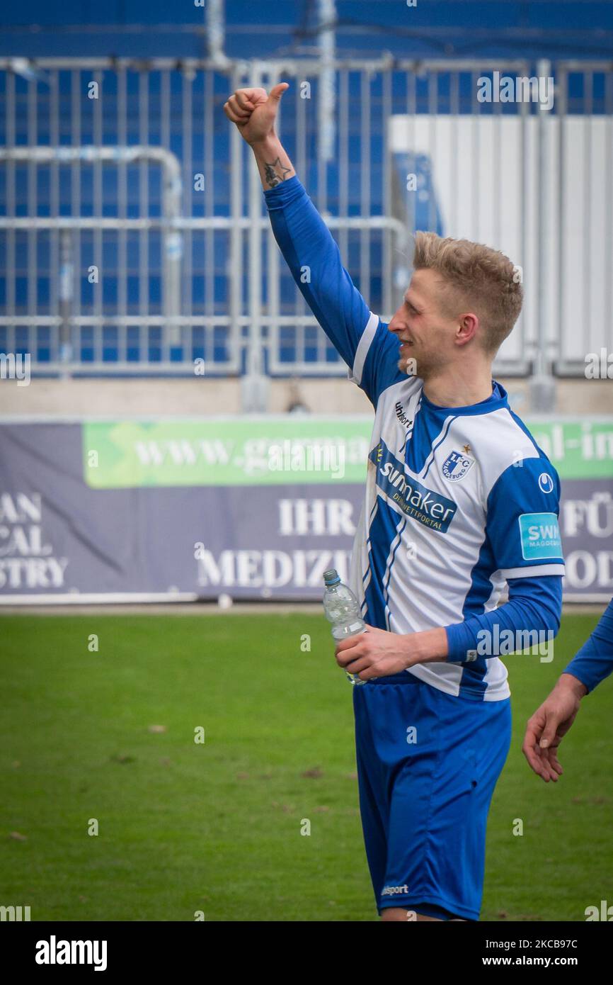 Dominik Ernst del 1. Il FC Magdeburg festeggia dopo la vittoria dei suoi schieramenti negli anni '3. Liga partita tra 1. FC Magdeburg e 1. FC Kaiserslautern alla MDCC-Arena il 20 marzo 2021 a Magdeburgo, Germania. (Foto di Peter Niedung/NurPhoto) Foto Stock