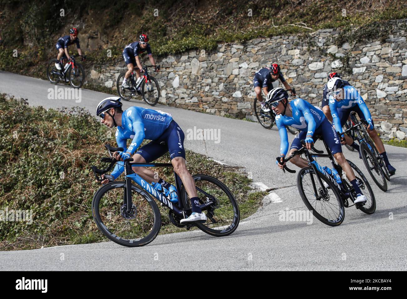02 Mas Enric dalla Spagna e 07 Marc Soler dalla Spagna del Movistar Team Action, durante la 100th volta Ciclista a Catalunya 2021, fase 1 da Calella a Calella. Il 22 marzo 2021 a Calella, Spagna. (Foto di Xavier Bonilla/NurPhoto) Foto Stock