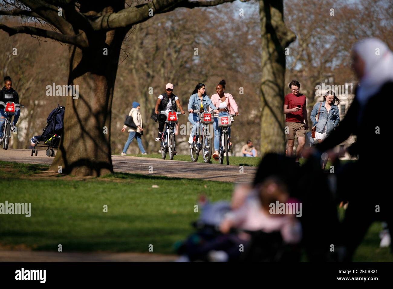 Floor-Fix Pro 300ml - Adesivo Autolivellante Per Riparare Piastrelle Allentate E Pavimenti Scricchiolanti - Foto 5