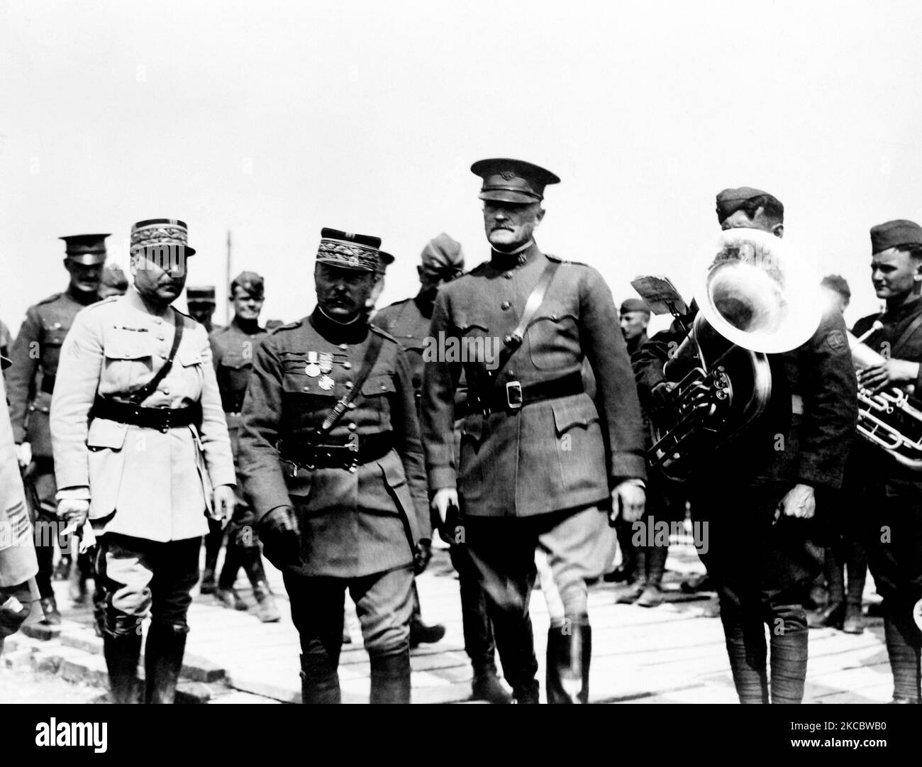Generale John Pershing in compagnia di ufficiali francesi a Romagne, 1919. Foto Stock