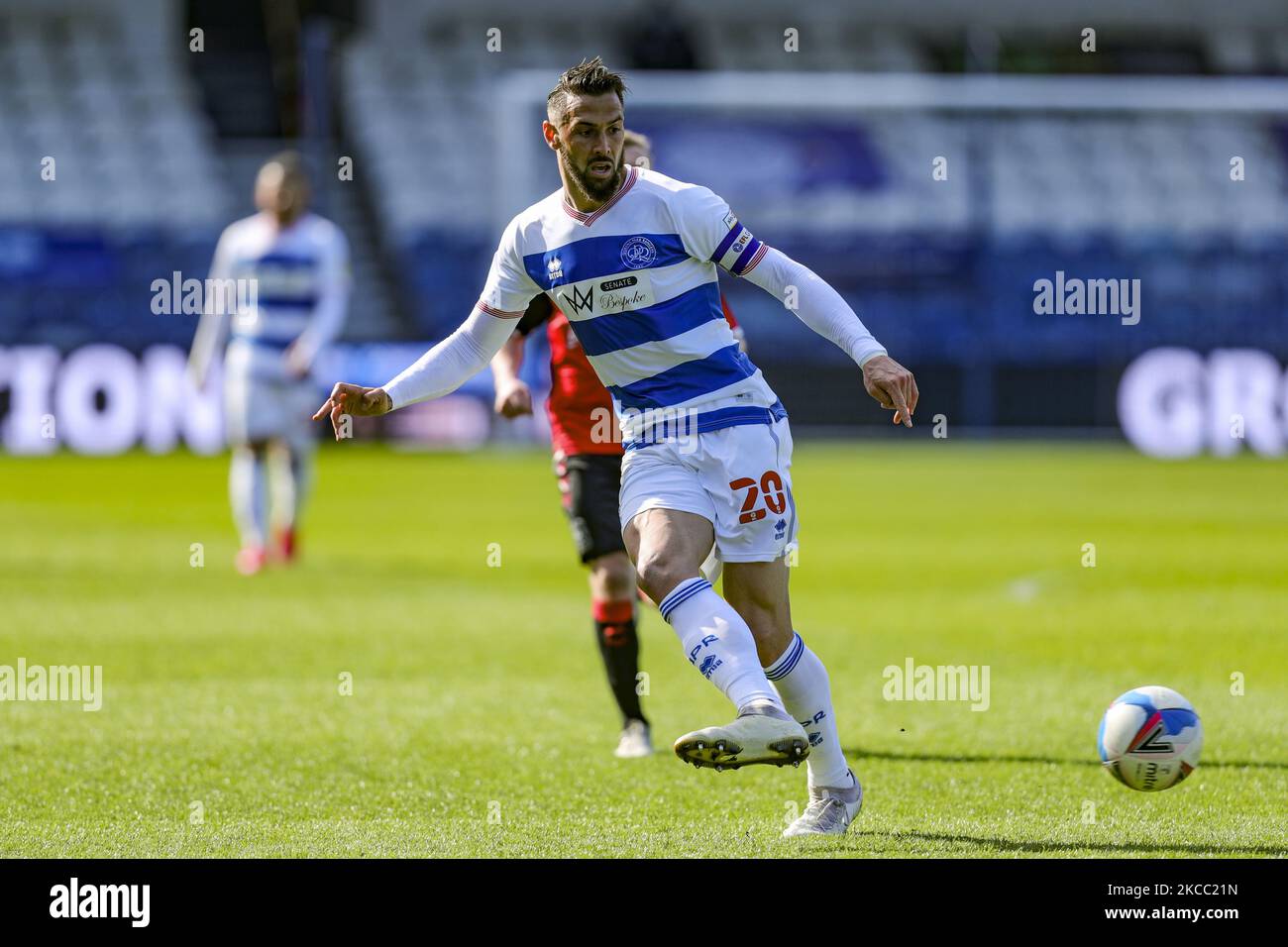 QPRs Geoff Cameron sulla palla durante la partita Sky Bet Championship tra Queens Park Rangers e Coventry City al Kiyan Prince Foundation Stadium, Londra, Venerdì 2nd aprile 2021. (Foto di Ian Randall/MI News/NurPhoto) Foto Stock