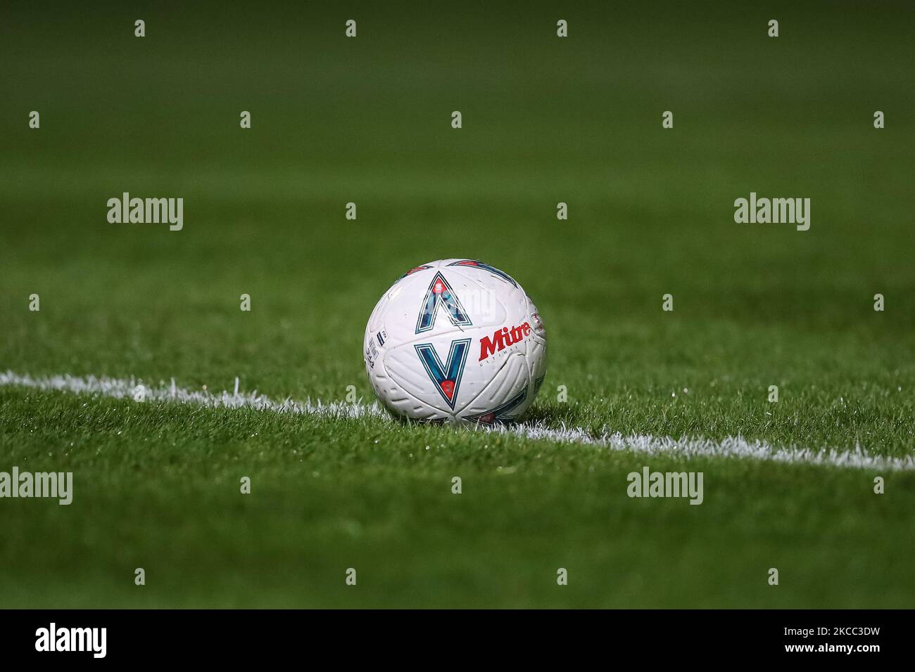 La palla partita della fa Cup durante la partita della Emirates fa Cup First Round Hereford FC vs Portsmouth a Edgar Street, Hereford, Regno Unito, 4th novembre 2022 (Foto di Gareth Evans/News Images) Foto Stock