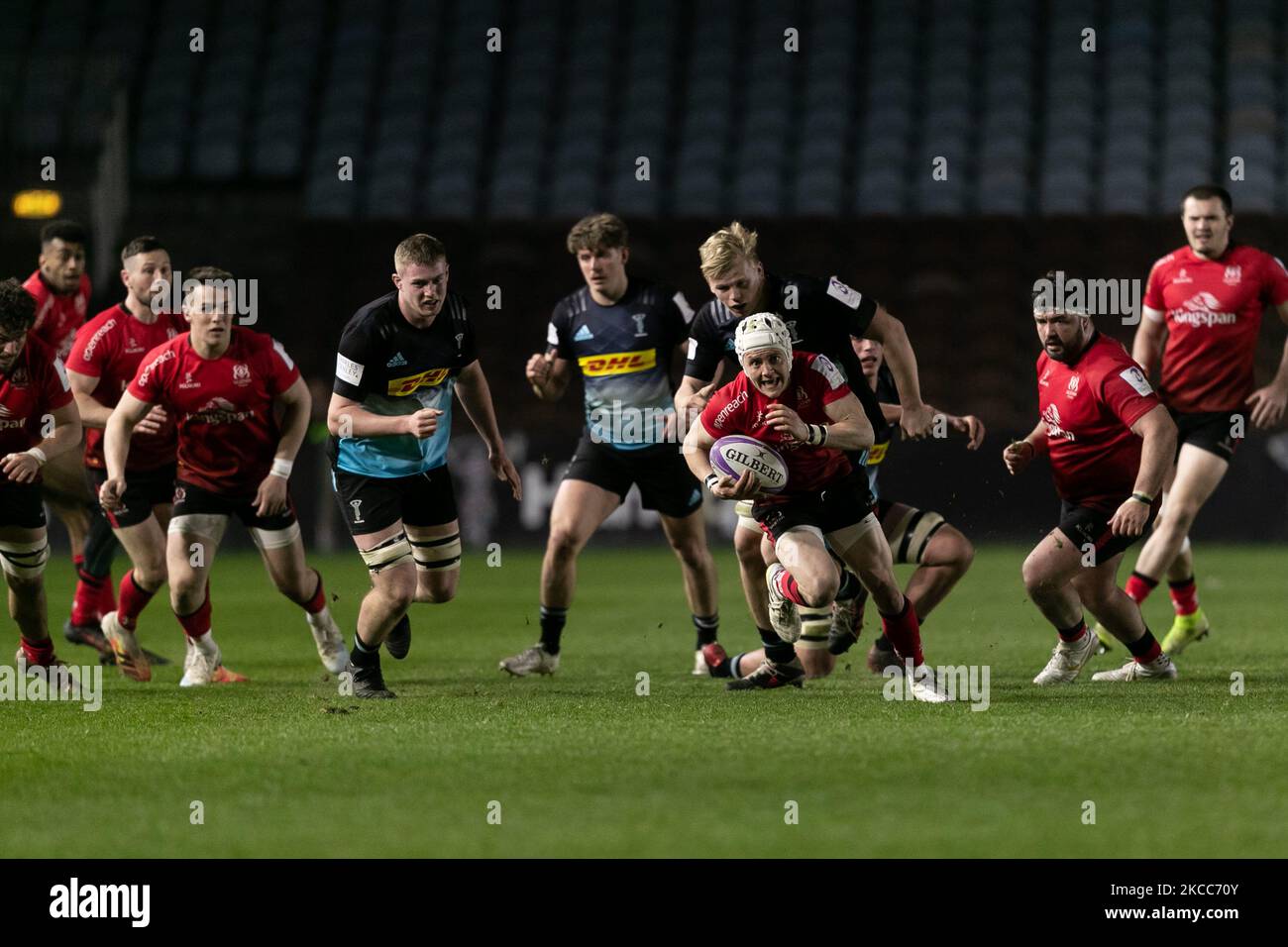 Michael Lowry di Ulster corre con la palla durante la partita della European Rugby Challenge Cup tra Harlequins e Ulster Rugby a Twickenham Stoop, Londra, Inghilterra il 4th aprile 2021. (Foto di Juan Gasparini/MI News/NurPhoto) Foto Stock