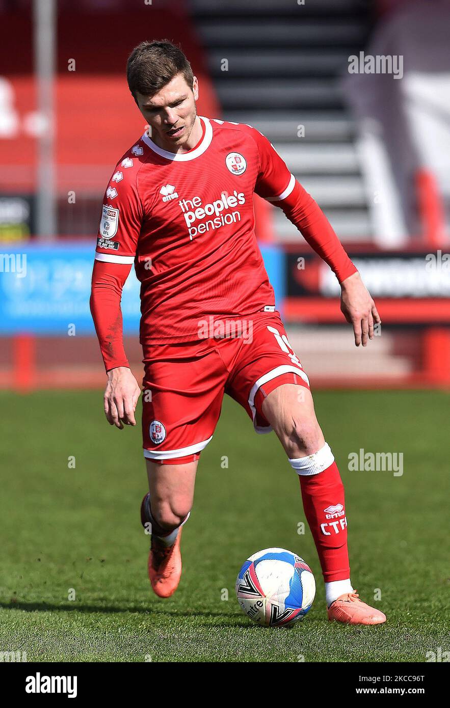 Foto d'azione di Jordan Tunnicliffe di Crawley Town durante la partita della Sky Bet League 2 tra Crawley Town e Oldham Athletic al Broadfield Stadium di Crawley, Inghilterra il 5th aprile 2021. (Foto di Eddie Garvey/MI News/NurPhoto) Foto Stock