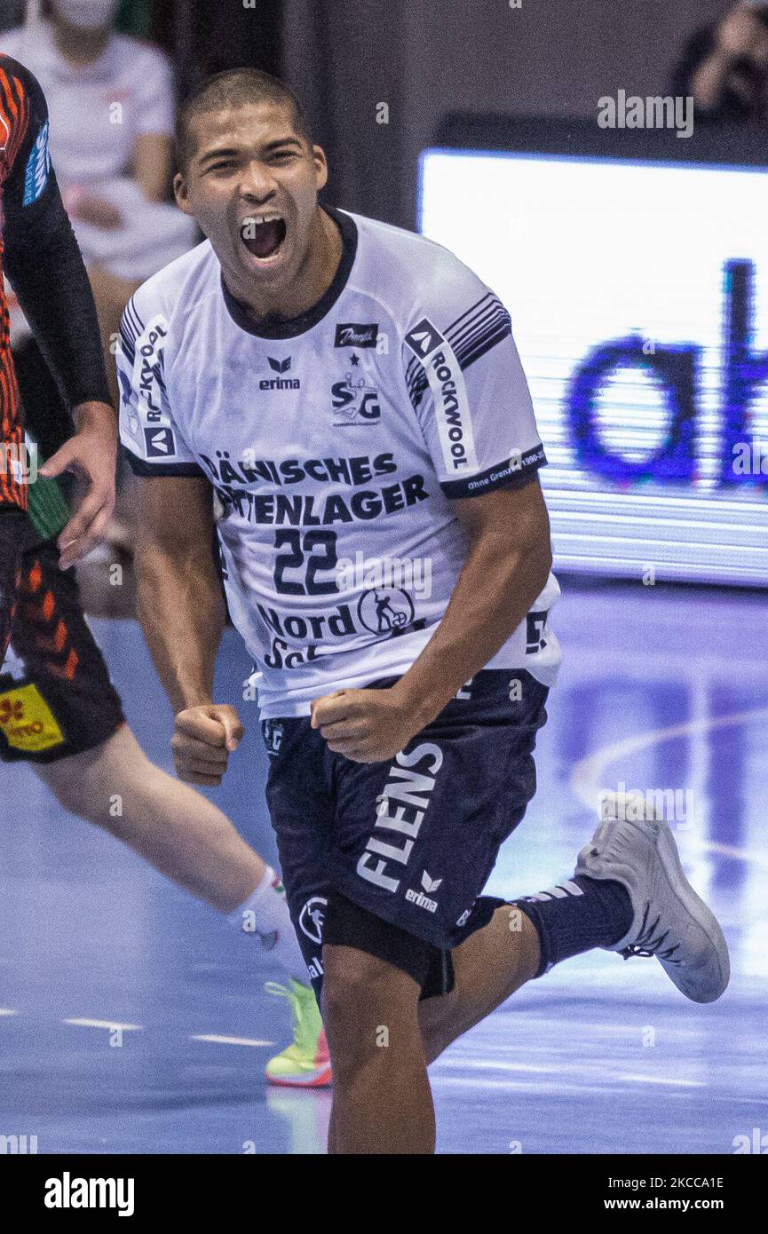 MADS MENSAH LARSEN di Flensburg reagisce durante la partita LIQUI MOLY Handball-Bundesliga tra SC Magdeburg e SG Flensburg-Handewitt alla GETEC-Arena il 04 aprile 2021 a Magdeburgo, Germania. (Foto di Peter Niedung/NurPhoto) Foto Stock