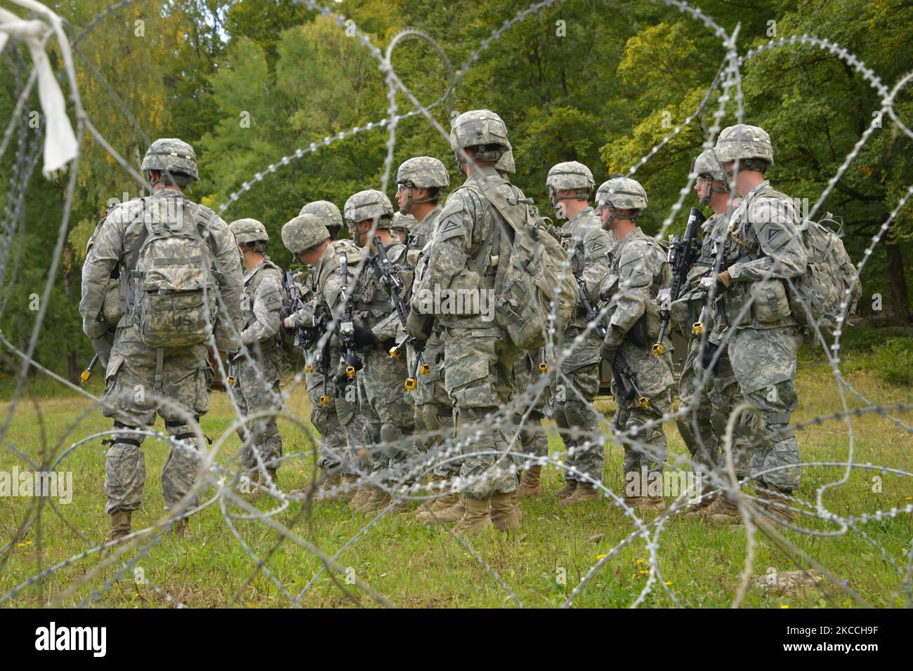 I candidati dell'esercito degli Stati Uniti aspettano in un'area di attesa. Foto Stock
