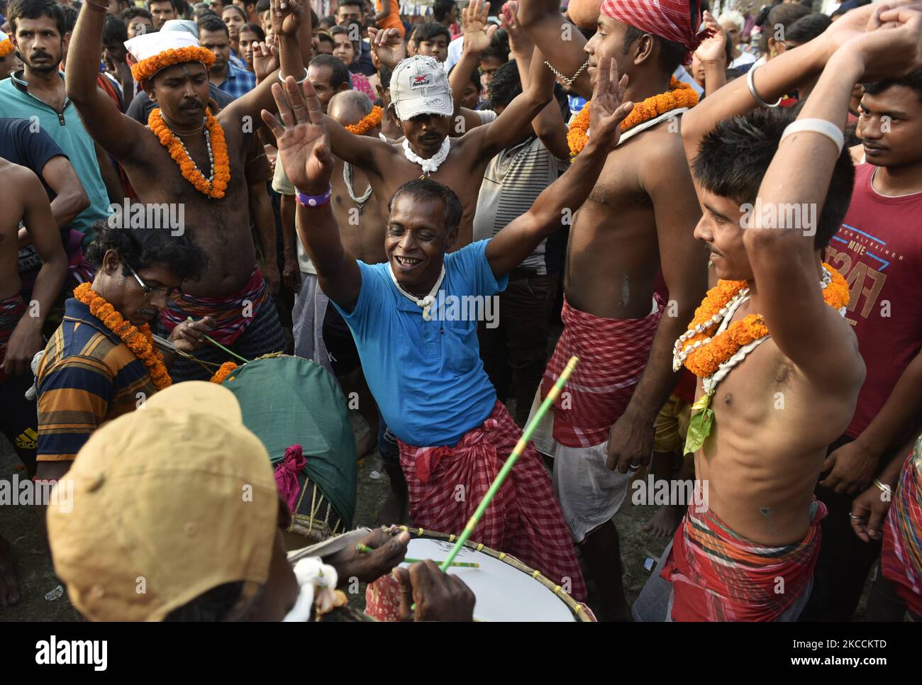 Gajan festival tra emergenza coronavirus nel sud 24 Pargana, Bengala Occidentale, India, 12 aprile, 2021. Gajan è un festival indù celebrato principalmente nel Bengala Occidentale. (Foto di Indranil Aditya/NurPhoto) Foto Stock