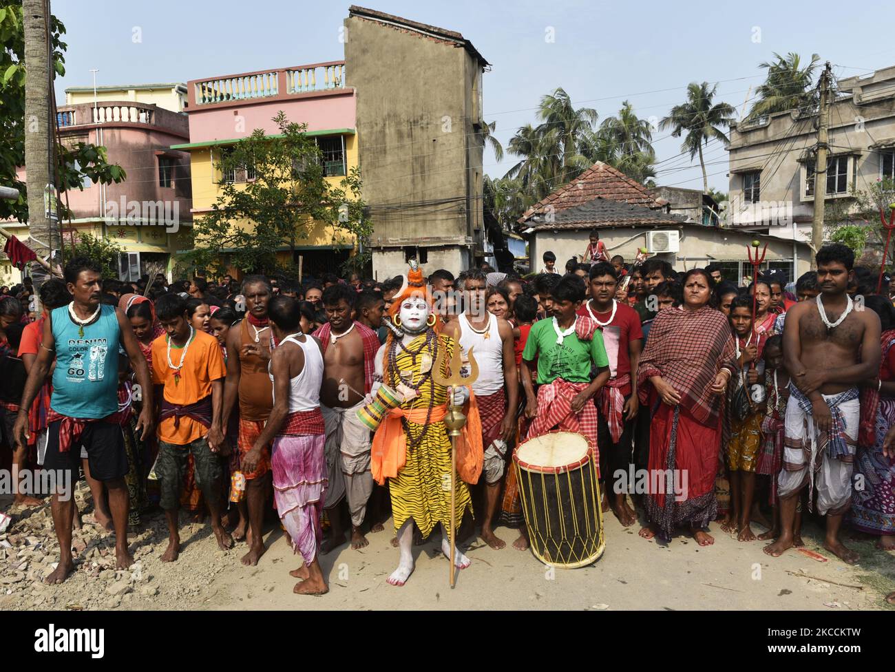 Gajan festival tra emergenza coronavirus nel sud 24 Pargana, Bengala Occidentale, India, 12 aprile, 2021. Gajan è un festival indù celebrato principalmente nel Bengala Occidentale. (Foto di Indranil Aditya/NurPhoto) Foto Stock